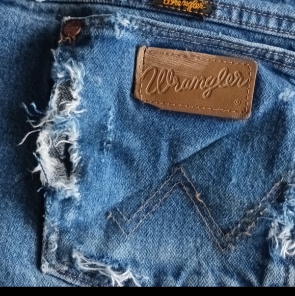 90's Vintage Wrangler High Waist Cut- Off Denim Cheeky Jean Shorts - Picture 15 of 15